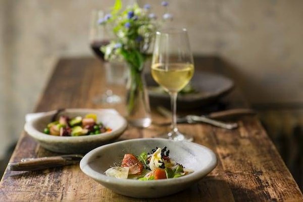 Quels Vins Accompagner un Plat de Fruits de Mer ? Les Meilleurs Conseils pour une Dégustation par Excellence