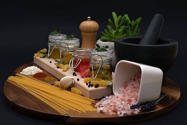 Comment remplacer le sel dans une recette avec des épices ?